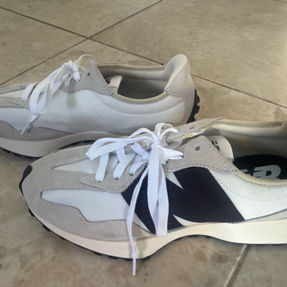 New Balance Men's White and Gray Sneakers size 9.5